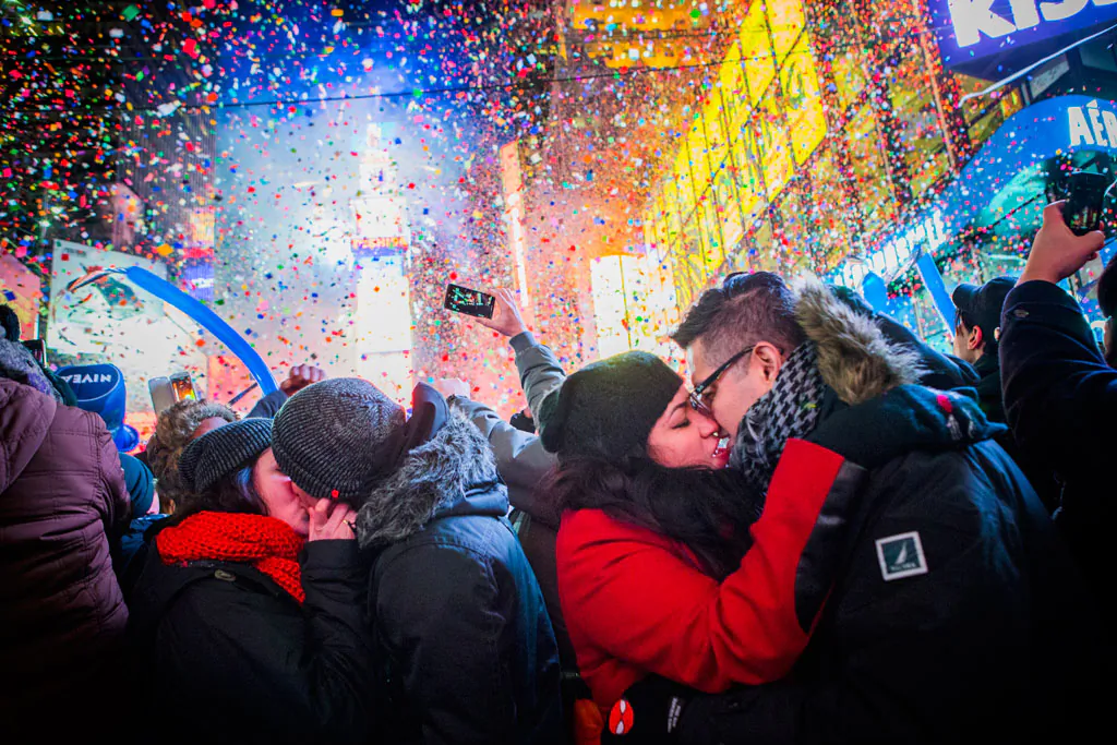 Many are wondering if banks are open or closed on New Year’s Eve. They’ll definitely be closed on New Year’s Day, which is on Thursday. Couples kiss after midnight in Times Square during the New Years Eve celebration on Jan. 1, 2013. (Christopher Gregory/Getty Images)