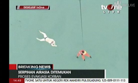 AirAsia Wreckage Found: TV One Slammed After Showing Video of Bodies, Families on Air (Photos)