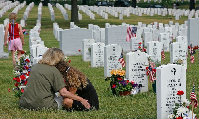 Crystal Lewis (L) and her daughter Morgan Lewis sit at the gravesite of Morgan's high school sweetheart, U.S. Marine Nicholas Cain Kirven, who was killed in Afghanistan in 2005, on Memorial Day at section 60 at Arlington National Cemetery May 28, 2007, in Arlington, Virginia. (Mark Wilson/Getty Images)