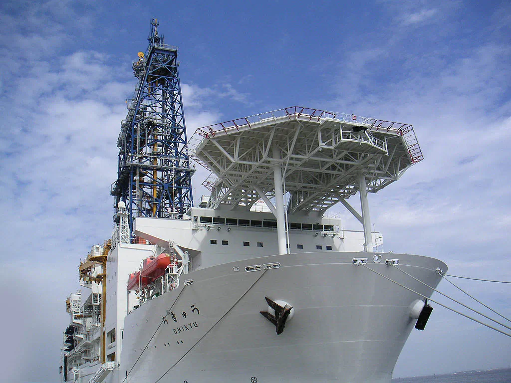 Chikyu: a drillship more interested in crust than oil. (Gleam, CC BY-SA)