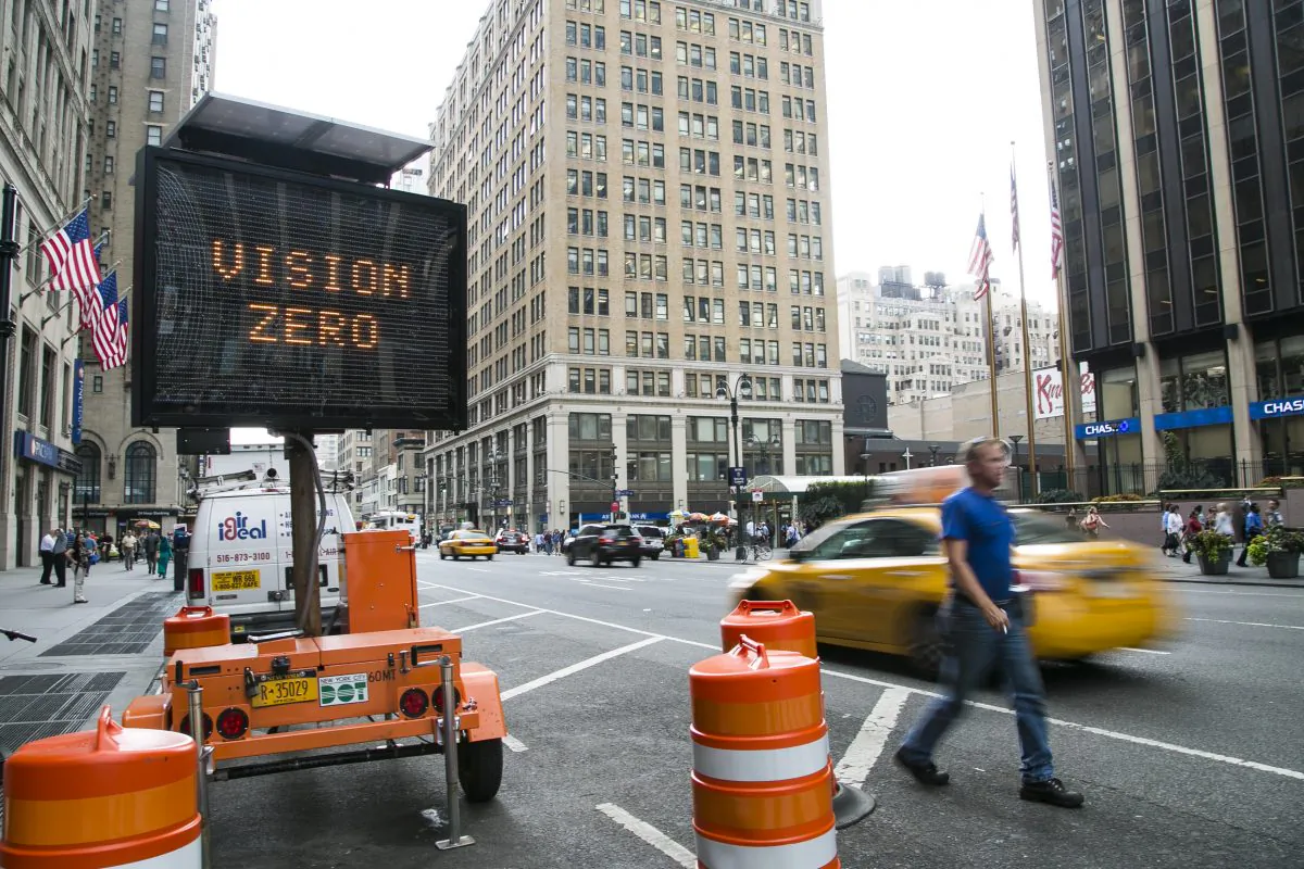 A digital board displays safety messages in front of Penn Station in Manhattan, N.Y., on Sept. 10, 2014. There were 256 traffic fatalities in New York in 2014 as of Dec. 23, compared to 286 traffic fatalities in 2013. (Samira Bouaou/Epoch Times)