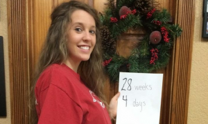 Pregnant Jill Duggar Posts Several New Baby Bump Pictures with Derick Dillard