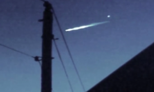 UFO Sighting in California? Video Captures White Glowing Object Separating From Meteor