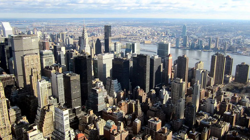 City planners are looking to redevelop the eastern part of midtown Manhattan. How can they preserve its character, economic importance, and functionality? (Wikimedia Commons, CC BY)
