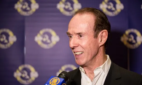 Professor Finds Spiritual Elevation Through Shen Yun