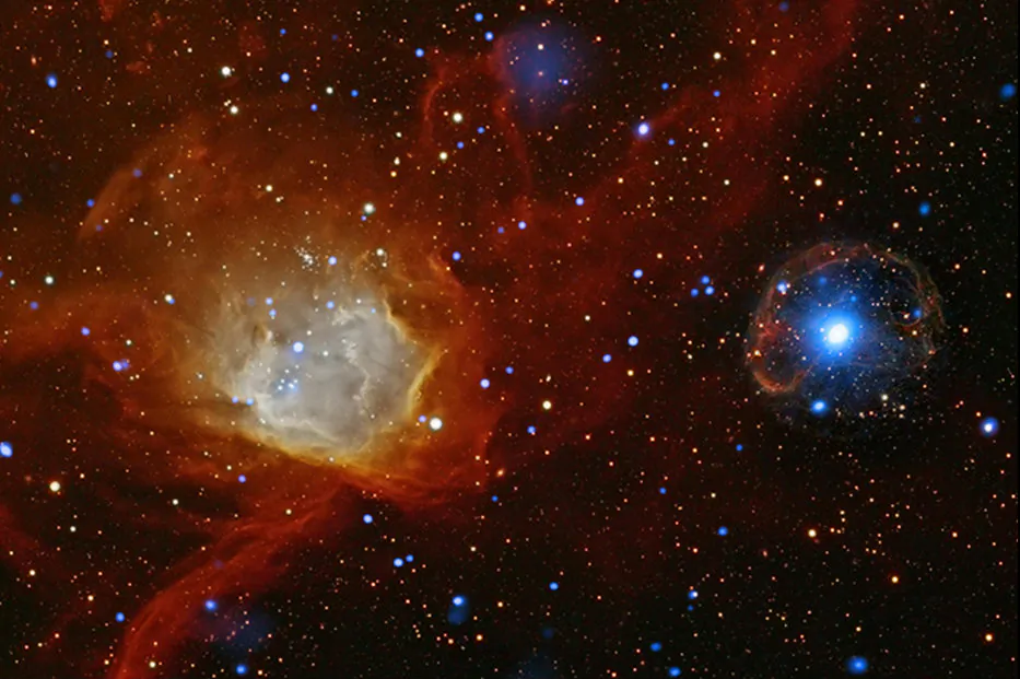 A pulsar, known as SXP 1062, is seen to the right, the bright white spot with the diffuse blue emission. (NASA/CXC/Univ. of Potsdam/L. Oskinova et al.)