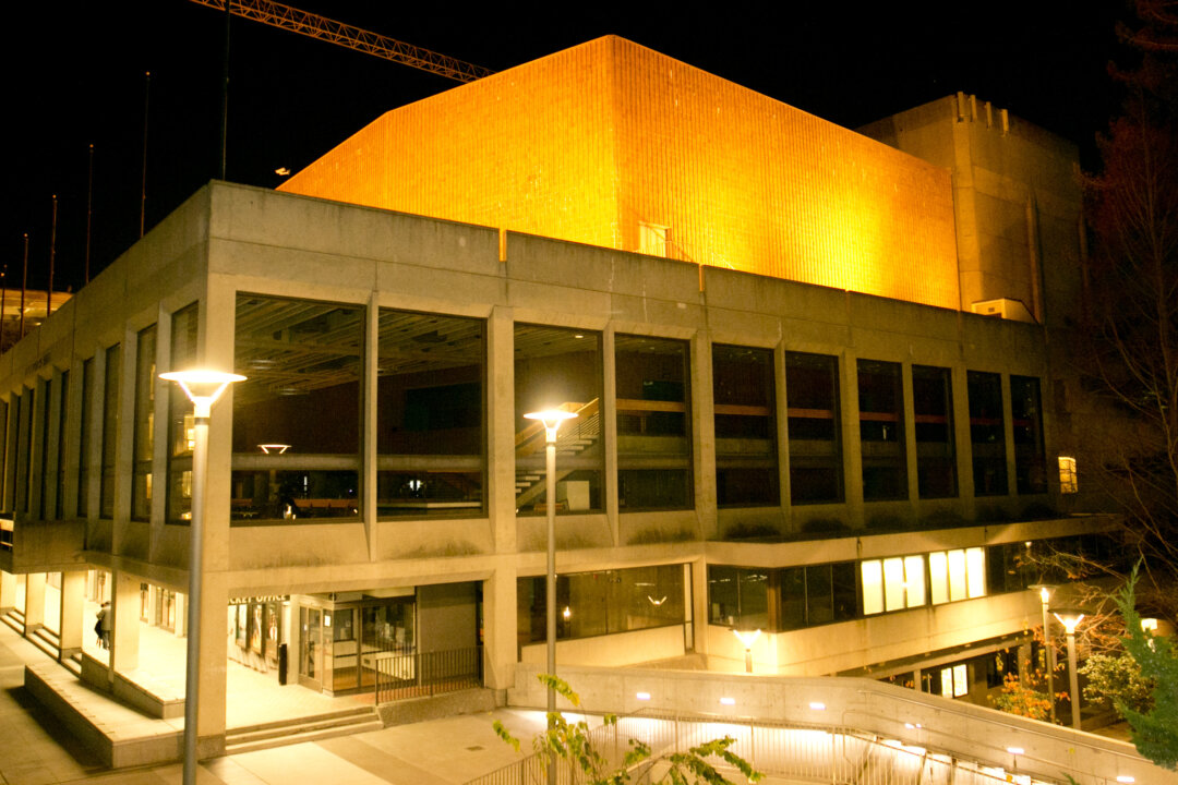 Berkeley Zellerbach Hall. (Ma Youzhi/Epoch Times)
