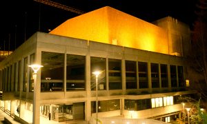 Couple Celebrates 25th Anniversary at Shen Yun in Berkeley