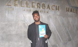 Erhu Player Amazed by Shen Yun’s Music