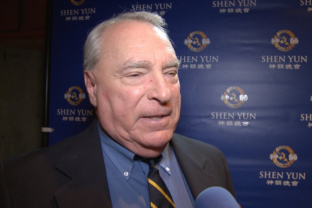 Colonel Bill Cope enjoys Shen Yun Performing Arts at the Berkeley Zellerbach Hall on Jan. 6, 2015. (Courtesy of NTD Television) 