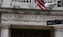 US Stocks Slide Following Weak Wage Growth, Oil Price Slump