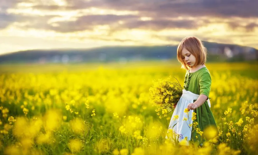 A little girl in a field of mustard. The mustard flower is used to alleviate sadness that comes without cause. Shutterstock/Photohota 