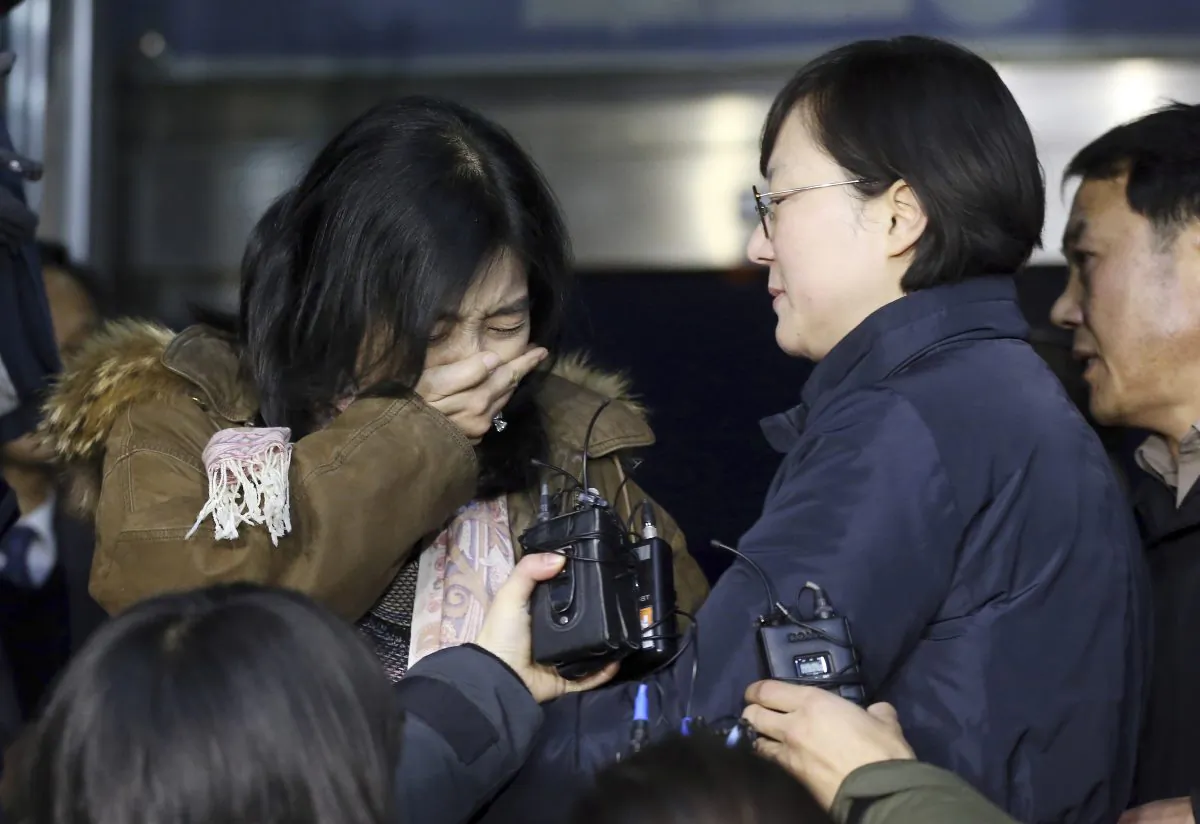 A Korean-American Shin Eun-mi, left, weeps  as she arrives to leave for the United Sates at the Incheon International Airport in Incheon, South Korea, Saturday, Jan. 10, 2015. Shin accused of praising rival North Korea in a recent lecture said she is being deported Saturday from South Korea, in the latest in a series of cases that critics say infringe on the country's freedom of speech. (AP Photo/Yonhap, Shin Joon-hee)  KOREA OUT