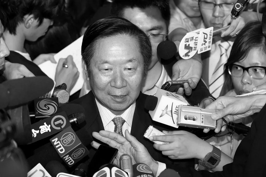Former deputy director of Hong Kong and Macau Affairs Office Chen Zuo-er visits Hong Kong on Jun. 20, 2014. (Pan Zai-shu/Epoch Times)