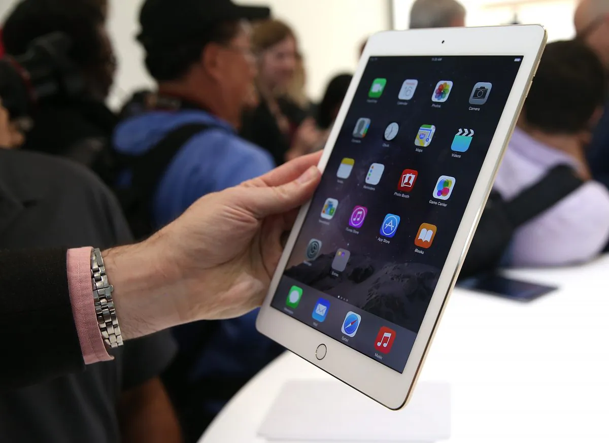 An attendee inspects new iPad Air 2 during an Apple special event on Oct. 16, 2014 in Cupertino, Calif. (Justin Sullivan/Getty Images)