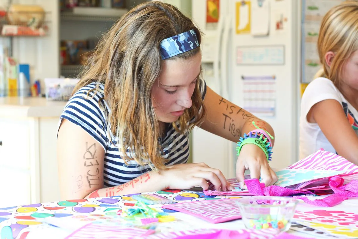 Sometimes the inhibitions of educators can stand in the way of kids' creativity. (Angie Six, CC BY-SA)
