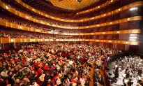 Jewelry Designer Captivated by Power of Shen Yun