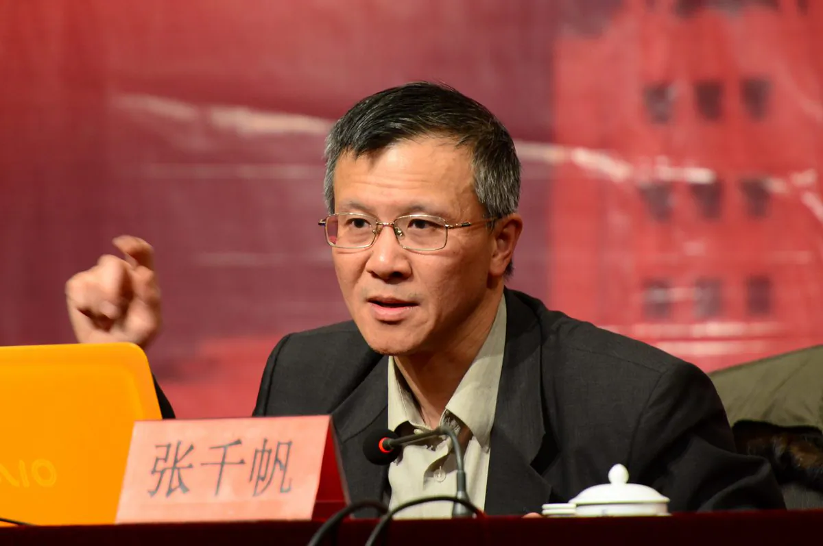 Law professor Zhang Qianfan at China’s Peking University Law School harshly criticized the anti-constitutional standpoint of the Chinese Communist Party state-run media in an op-ed published in the Chinese edition of the Financial Times on Jan. 5, 2015. (Screenshot/law.ytu.edu.cn)
