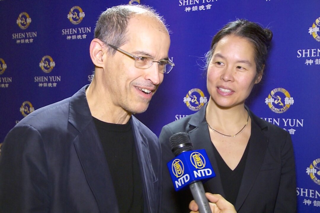 Myron Schwartz (L) and wife Diana Pan attend Shen Yun Performing Arts at the David H. Koch Theater at Lincoln Center on Jan. 11, 2015. (Courtesy of NTD Television) 