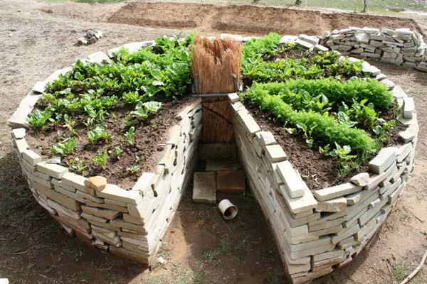 How To Build a Keyhole Garden