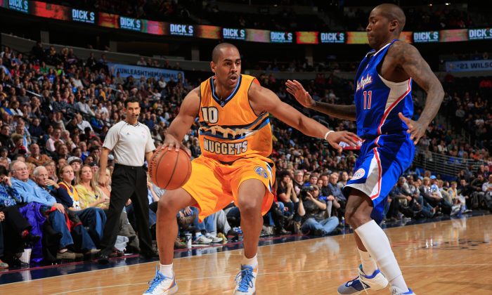 Arron Afflalo #10 of the Denver Nuggets controls the ball against Jamal Crawford #11 of the Los Angeles Clippers at Pepsi Center on December 19, 2014 in Denver, Colorado. (Photo by Doug Pensinger/Getty Images)