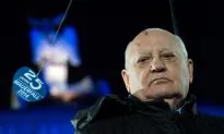 Australian Leaders Pay Tribute to Man Who Lifted ‘Great Shadow’ From Humanity
