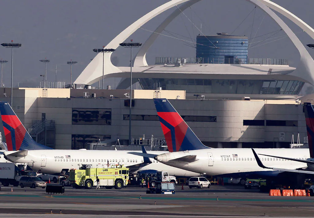 Delta Flight Returns To Los Angeles After Emergency   Airliner Problem Druk .webp