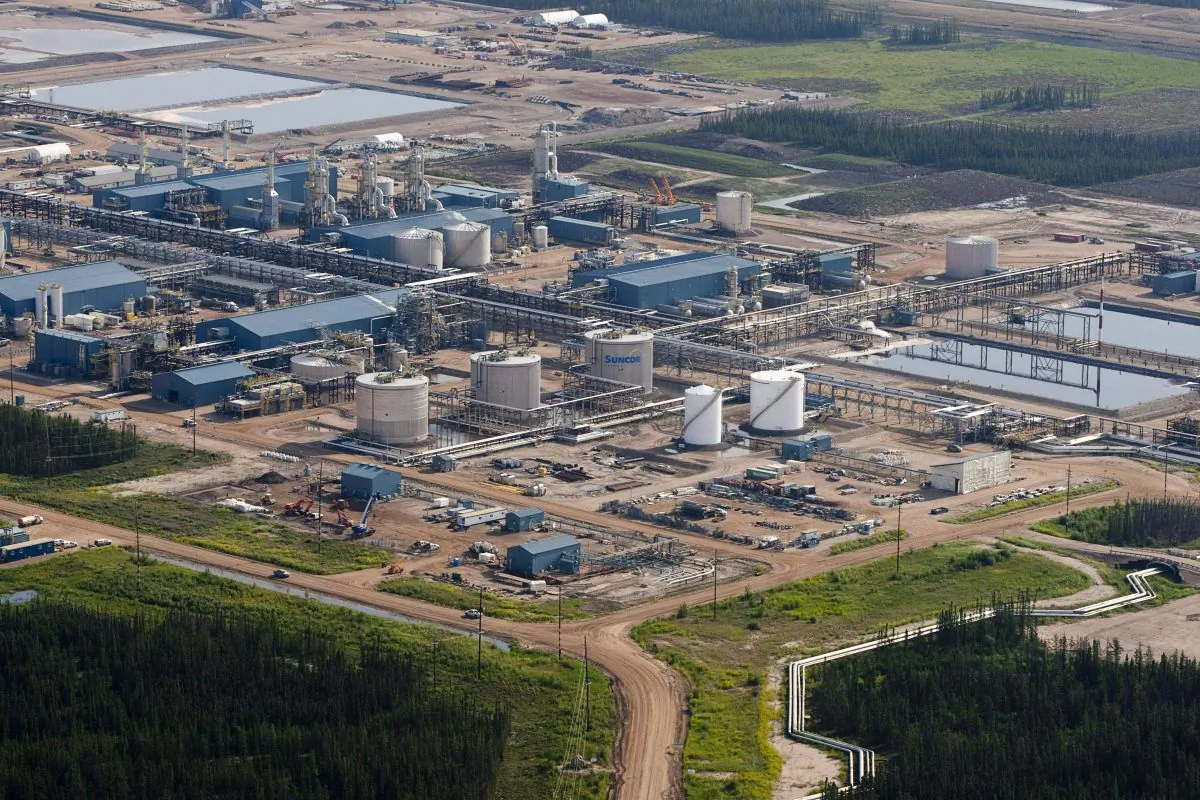 A Suncor oil sands facility is pictured near Fort McMurray, Alta. Analysts predict the days of new mega-projects in the oil sands are over. (The Canadian Press/Jeff McIntosh)