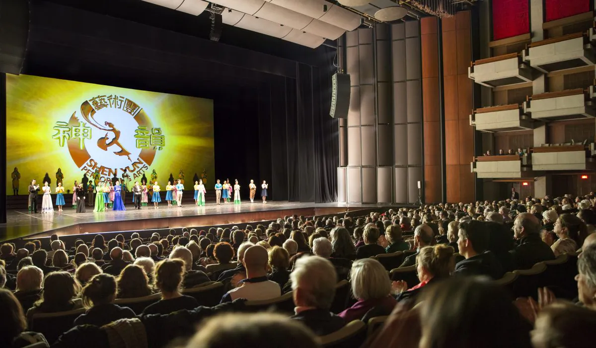 Shen Yun Performing Arts packed Salle Louis-Fréchette at the Grand Théâtre de Québec on Jan. 13, 2015. (Evan Ning/Epoch Times)