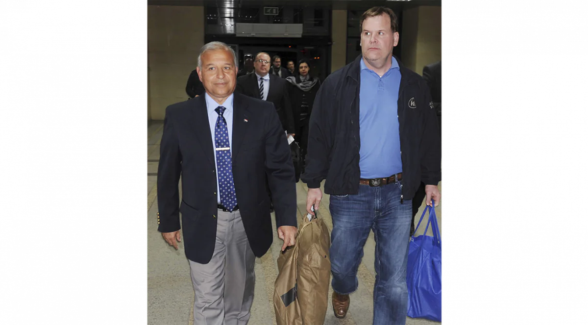 Foreign Minister John Baird is met by the governor of Luxor, Major General Tarek Saad Eddin, on his arrival in Egypt on Wednesday, Jan. 14, 2015. Baird is expected to bring up the case of Canadian-Egyptian journalist Mohammed Fahmy during a meeting with officials in Cairo on Thursday. (AP Photo/Haggag Salama)