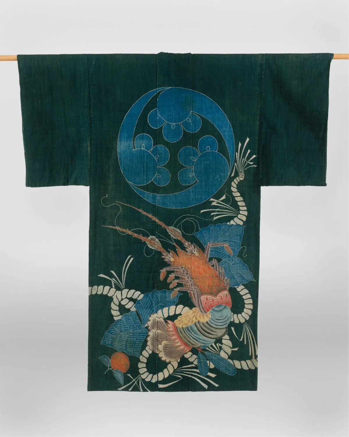 Kimono-Shaped Coverlet (Yogi) with Lobster and Crest dated Meiji period (1868–1912) in plain-weave cotton, resist-dyed and painted with dyes and pigments (tsutsugaki). (www.metmuseum.org/Seymour Fund, 1966)