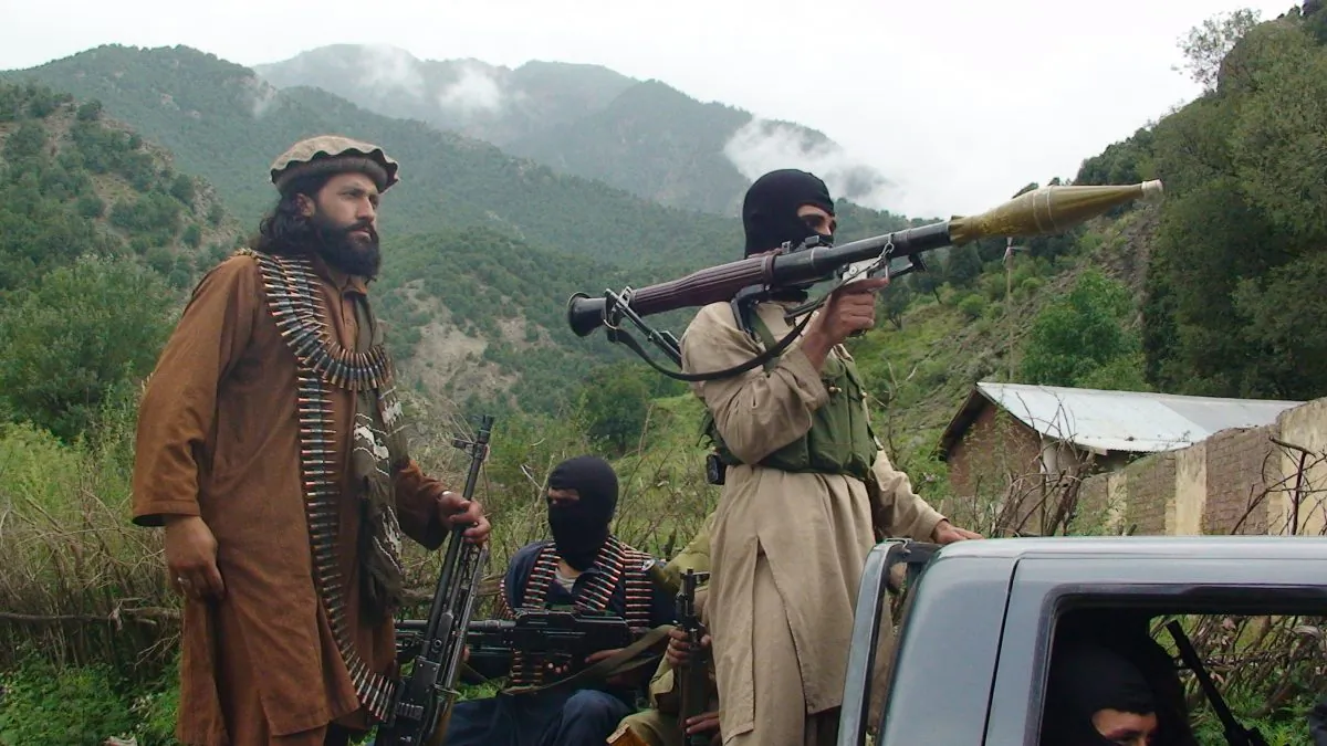  Pakistani Taliban patrol in their stronghold of Shawal in Pakistani tribal region of South Waziristan.  (AP Photo/Ishtiaq Mahsud)