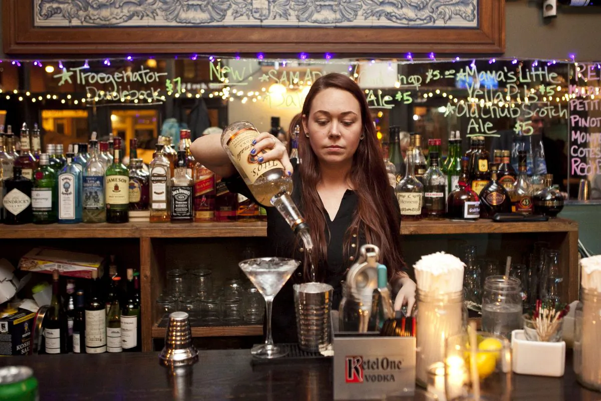 
Bartender Nichole Osbourne makes a drink at Meade's Pub located at South Street Seaport on Feb. 19, 2014. The pub was forced to close due to rent increase. (Samira Bouaou/Epoch Times)