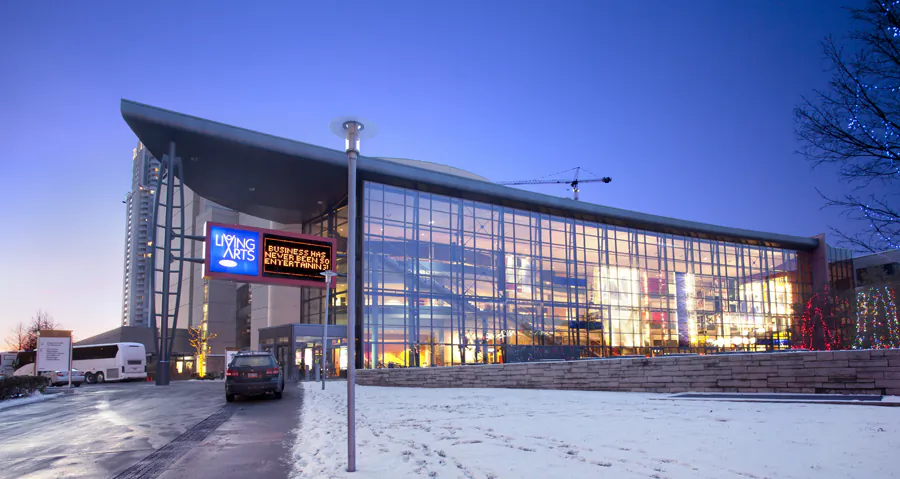 The Living Arts Centre in Mississauga was host to a packed audience for Shen Yun’s Saturday evening performance on Jan. 17, 2015. (Evan Ning/Epoch Times)