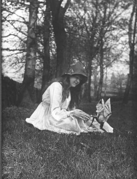 The second of the five photographs, showing Elsie with a winged gnome. (Public Domain)