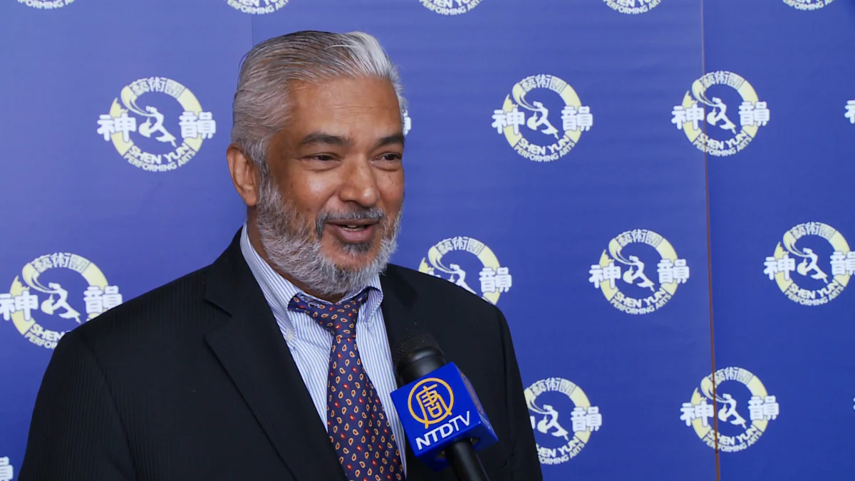 Canadian member of Parliament Joe Daniel praised the values represented in the classical Chinese dances performed by Shen Yun at the Living Arts Centre in Mississauga on Sunday afternoon, Jan. 18, 2015. (NTD Television)