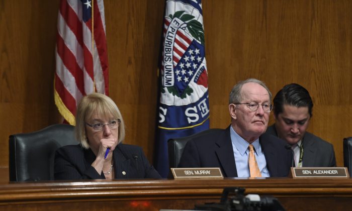 Senate Health, Education, Labor and Pensions Committee Chairman Sen. Lamar Alexander (R-Tenn.) sitting next to the committee's ranking member Sen. Patty Murray (D-Wash.), listen to testimony during a hearing in Washington on Jan. 21, 2015. (Susan Walsh/AP Photo)