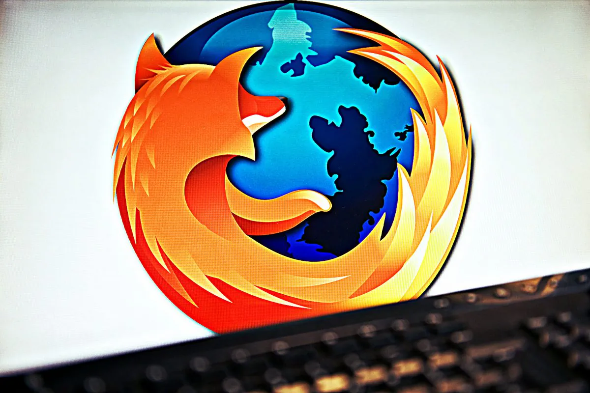 A screen displays the logo of the open-source web browser Firefox on July 31, 2009, in London. (Leon Neal/AFP/Getty Images; effects added by Epoch Times)