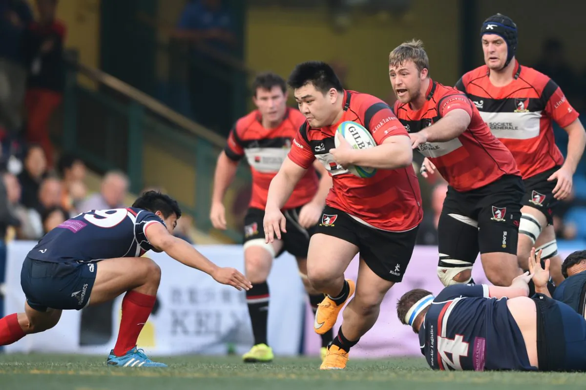 Leon Wei surging forward for Societe Generale Valley in their HKRFU Premiership match against Bloomberg HK Scottish at Sports Road on Saturday 17 Jan, 2015. Valley won the match 42-12 and at the same time took charge of the Broony Quaich trophy. (HKRFU)