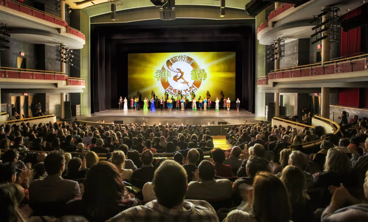 The cast of Shen Yun Performing Arts takes a curtain call after a full-house performance at the Living Arts Centre in Mississauga on Saturday, Jan. 17, 2015. Having finished its run in Mississauga, Shen Yun plays six shows at the Sony Centre in Toronto from Jan. 21-25. (Evan Ning/Epoch Times)