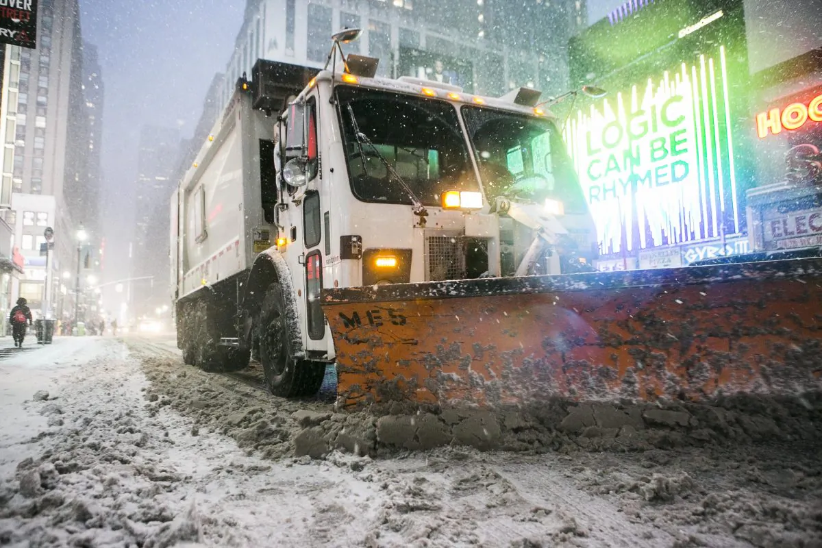 Trucks with snow plows drive down 7th Ave. during a blizzard in Midtown Manhattan on Jan. 26, 2015. (Samira Bouaou/Epoch Times)