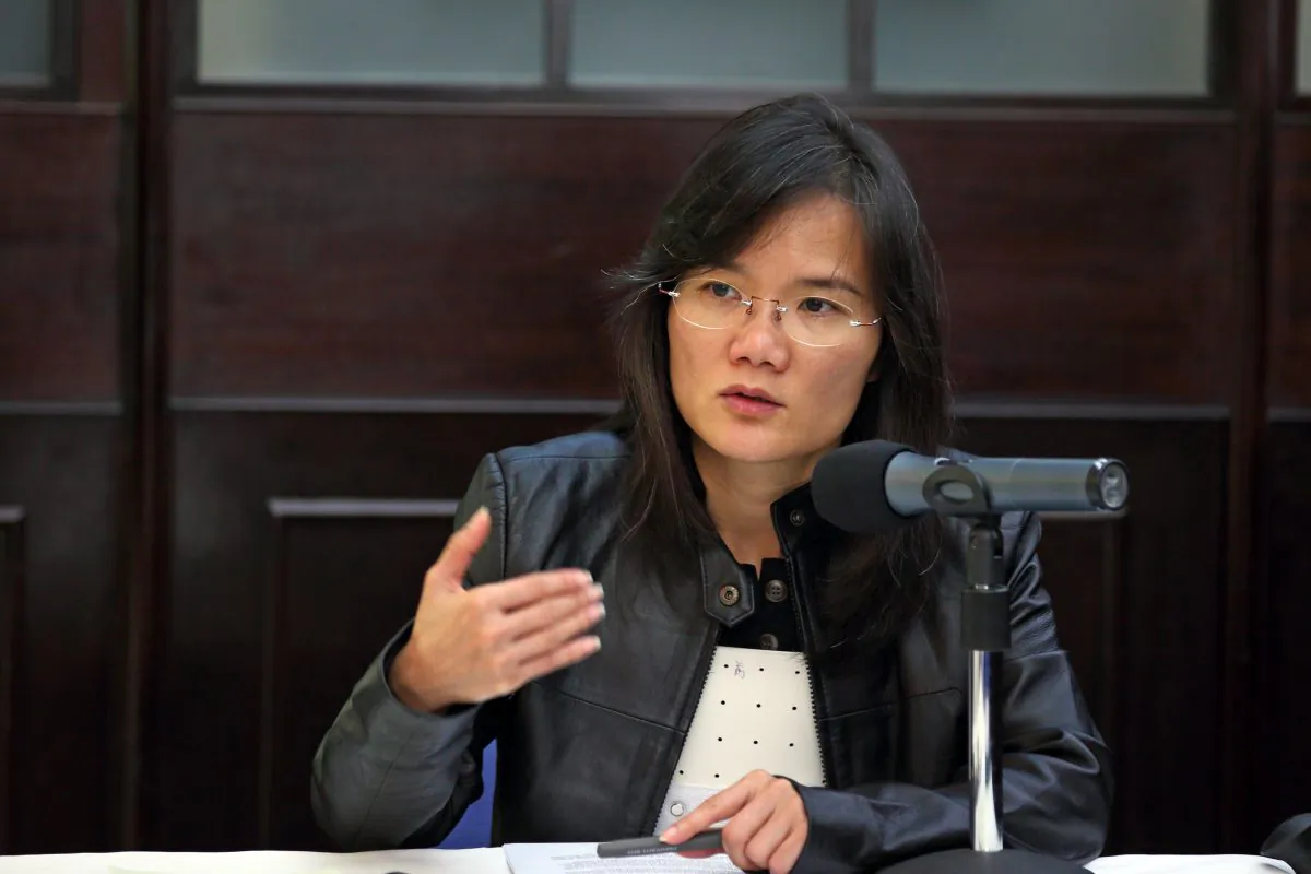 Serenade Woo, spokeswoman for the International Federation of Journalists, speaks at the Foreign Correspondents' Club in Hong Kong on Jan. 26, 2015. (Poon Cai Zhu/Epoch Times)