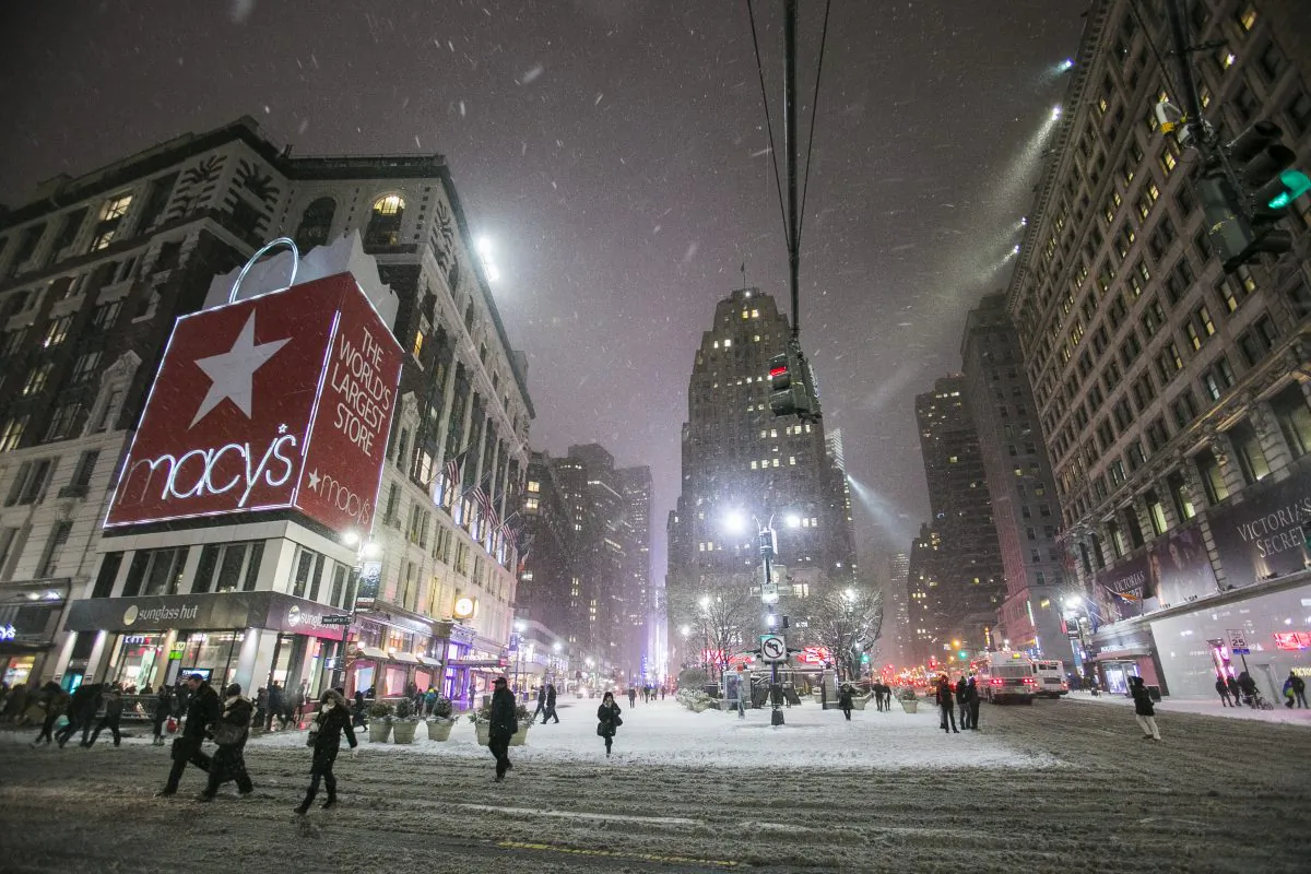 Herald Square in Midtown Manhattan, during Winter Storm Juno on Jan. 26, 2015. The metropolitan area of New York City was spared the worst of the storm, said mayor Bill de Blasio. (Samira Bouaou/Epoch Times)