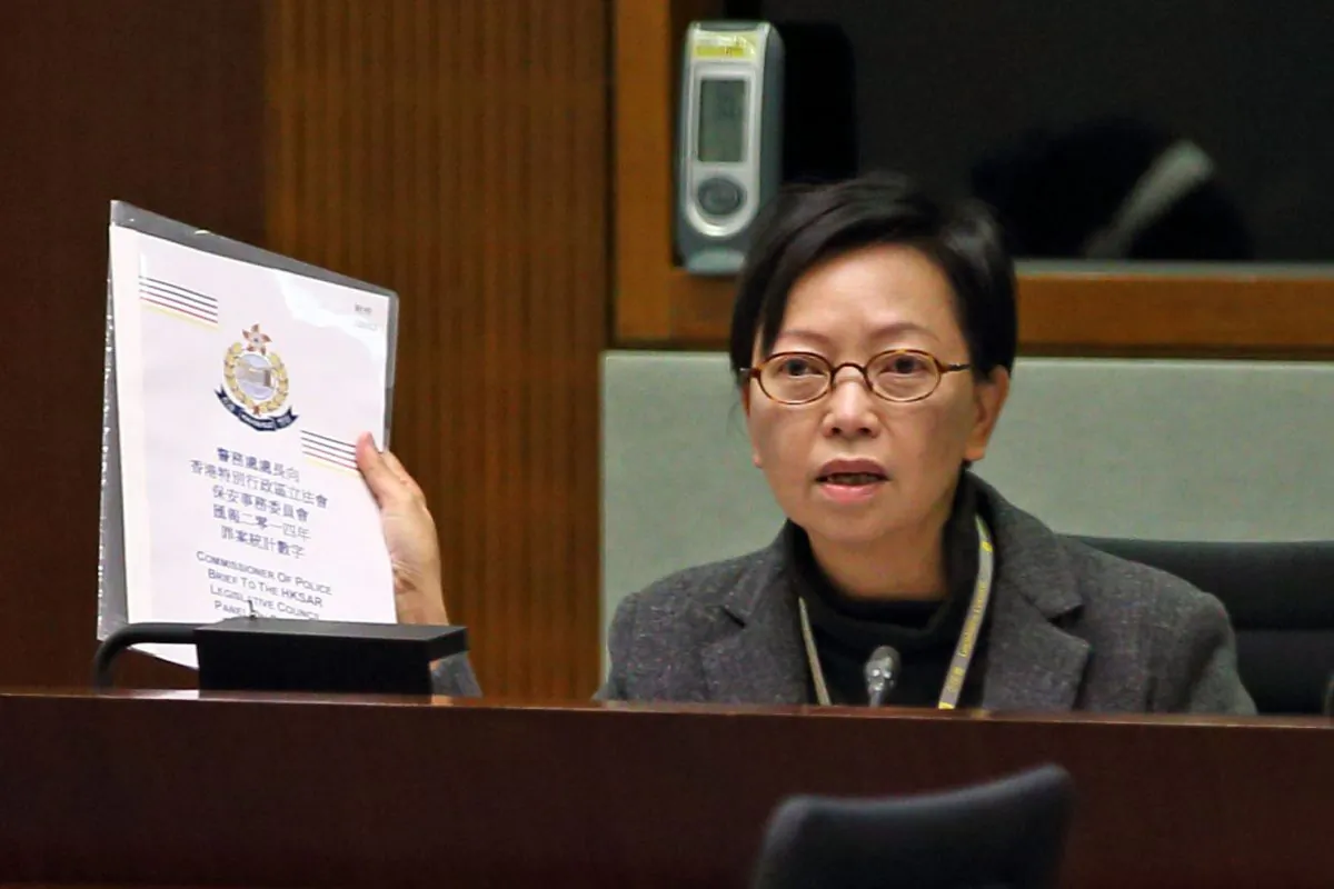 Cyd Ho, Vice Chairwoman of Hong Kong's Labor Party, speaks during a legislature session on Tuesday, Jan. 27, 2015. (Poon Cai-zhu/Epoch Times)