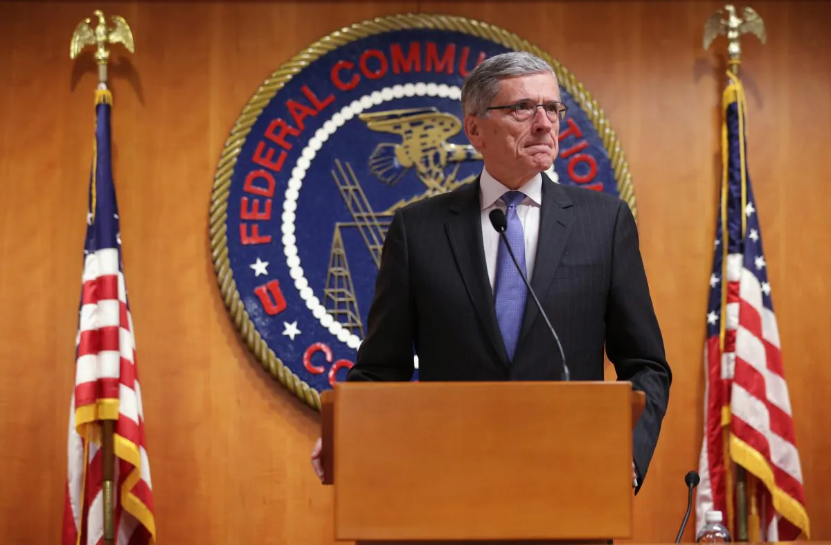 Federal Communications Commission (FCC) Chairman Tom Wheeler and the panel redefined broadband internet as speeds of at least 25/3 Mbs, show here on May 15, 2014 at the FCC headquarters in Washington, DC. (Alex Wong/Getty Images)
