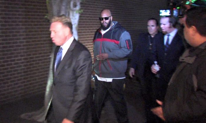 Watch Suge Knight Put Out a Cigar in a Tree While Turning Himself into ...