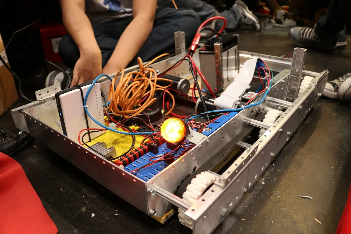 The NYC FIRST Robotics Competition in New York attracted over 3,000 students on April 4, 2014. (ALLEN XIE/Epoch Times)