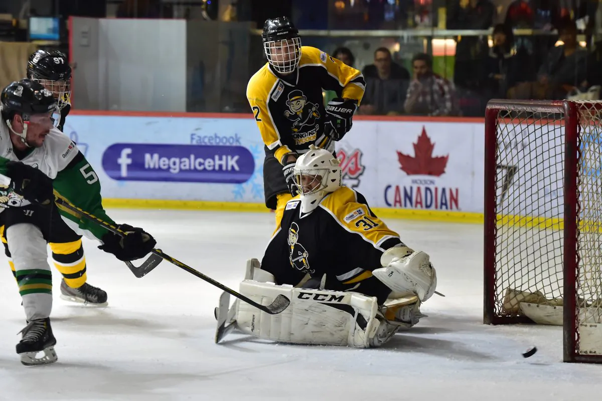 Jeff Ceccacci of Macau Aces hits the post during their thrilling 4-3 OT win against Hong Hong Tycoons in the CIHL at Mega Ice on Saturday Jan 31, 2015.
(Bill Cox/Epoch Times)