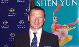 Member of Parliament Finds Shen Yun ‘Quite Exquisite’ (Video)