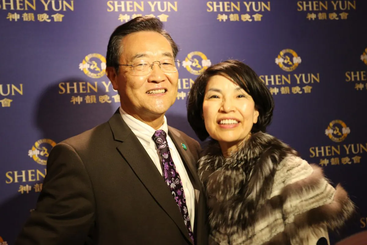 Steven Choi (L), the former mayor of Irvine who retained his California Assembly seat in 2020, after a performance of Shen Yun Performing Arts at the Segerstrom Center for the Arts in Costa Mesa, Calif., on Feb. 1, 2015. (The Epoch Times)